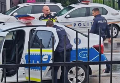 Drum blocat cu mobilă în Drăgoești, Vâlcea – Poliția reține doi indivizi pentru obstructarea căii publice