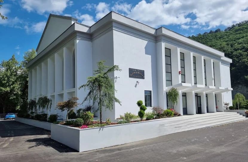 Deschiderea expoziției Chipuri în amintirea Dr. Octavian Udriște la Casa de Cultură din Călimănești, 20 iunie 2025