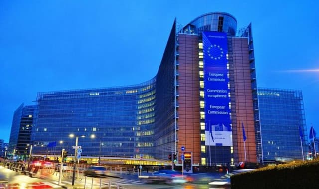 Comisia Europeană caută soluții rapide pentru a evita un posibil război al tarifelor vamale