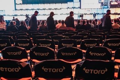 eToro lansează Portofoliile Alpha: strategii de investiții bazate pe inteligență artificială, construite folosind date proprii rezultate din tranzacțiile investitorilor individuali