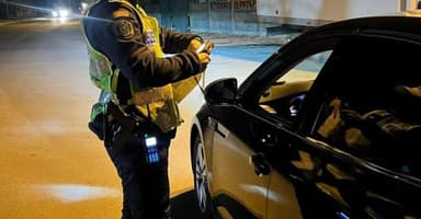 Cetățeanul turmentat din Crețeni, transportat la spital de poliție după un control pe DJ 677A