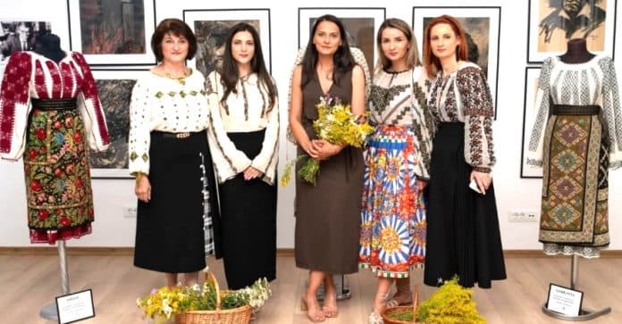 Sărbătoare pentru Ziua Universală a IEI la Călimănești cu Expoziții de Costume Populare